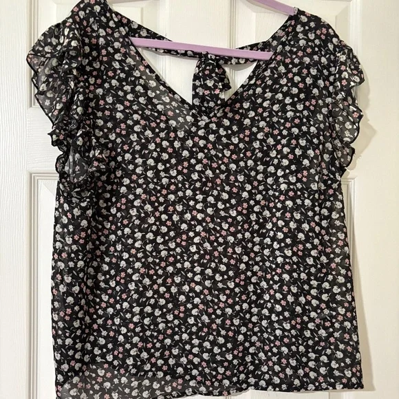 4 for $20 SALE! Black flowy sheer blouse with tie back Size L - Picture 1 of 4